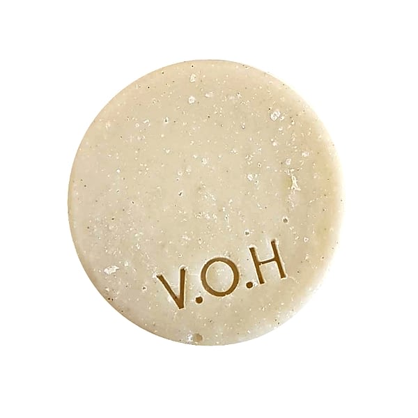voh scrub soap with rhassoul clay and pumice powder for feet 90g